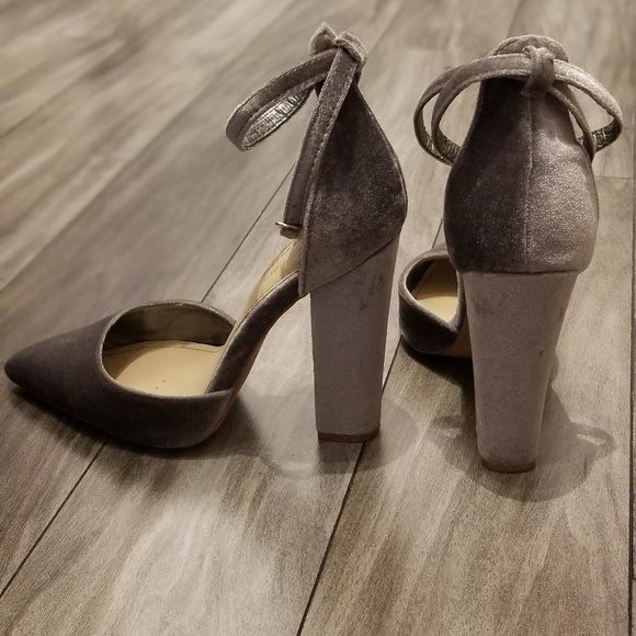 SILVER Velvet Heels (Size 7) - Picture 2 of 3